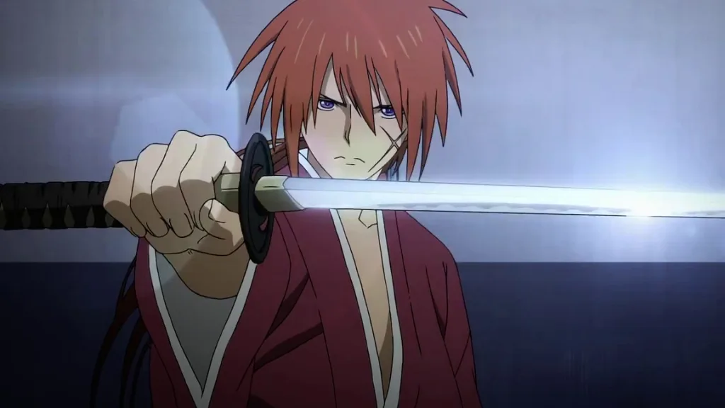 Kenshin Himura brandisce la sua sakabatou in Rurouni Kenshin, iconico anime samurai